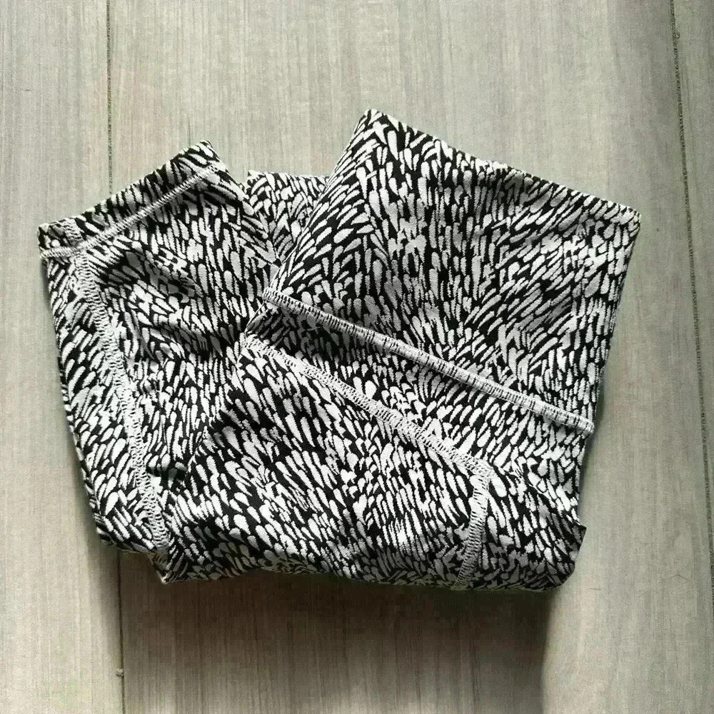 NWOT athleta crop pocket leggings